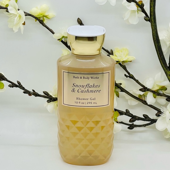 Bath and Body Works Snowflakes & Cashmere 3-Piece Gift Box Set - Picture 5 of 10